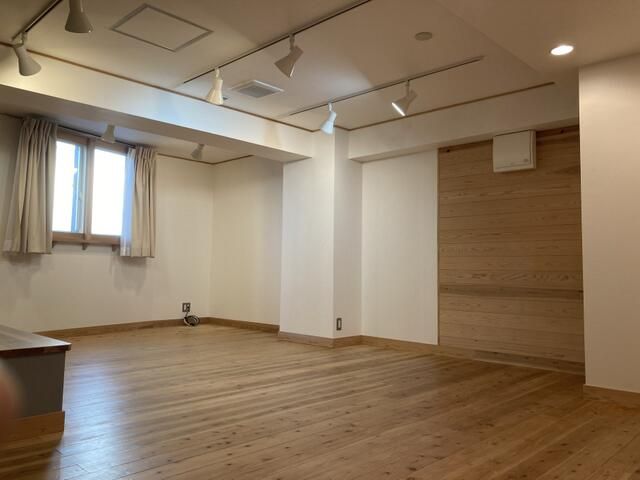 Commercial Maisonette for Sale in Kita City, Tokyo - 215 sqm - Thumbnail 2