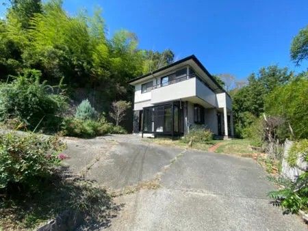 Spacious House in Ichikawamisato, Yamanashi with 1388sqm Land - Thumbnail 2