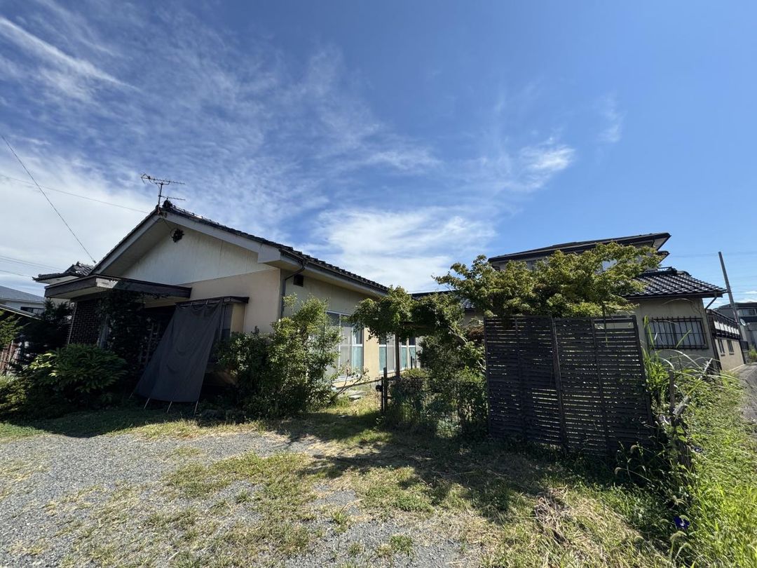 8DK House for Sale in Ina, Nagano with Large Garden and Parking - Thumbnail 2