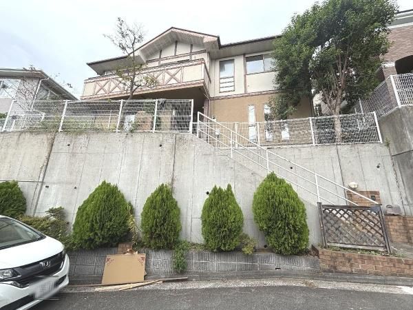 4LDK Detached House for Sale in Yokohama Minami Ward - Thumbnail 2