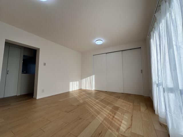 3LDK Apartment for Sale in Chiba City's Mihama Ward - Thumbnail 3