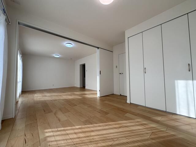 3LDK Apartment for Sale in Chiba City's Mihama Ward - Thumbnail 2