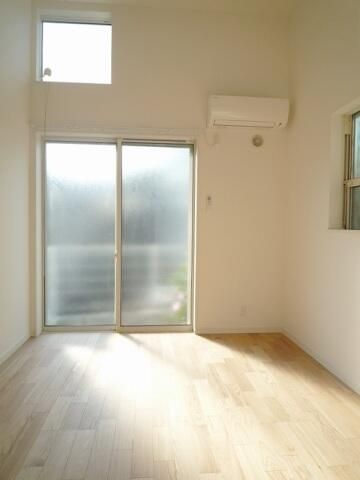 Modern 1K Apartment with Loft in Kawasaki, Kanagawa - Thumbnail 3
