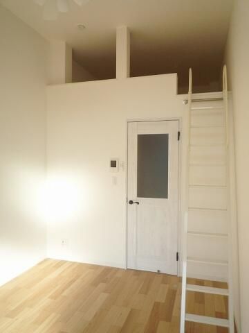 Modern 1K Apartment with Loft in Kawasaki, Kanagawa - Thumbnail 4