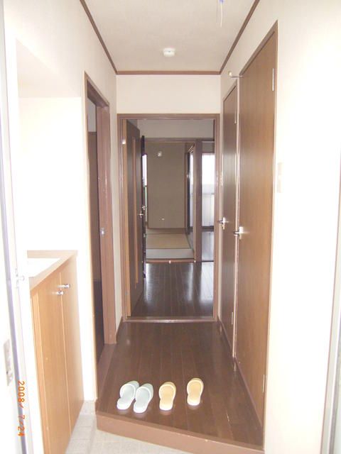 3DK Apartment for Rent in Komatsu, Ishikawa - Thumbnail 3