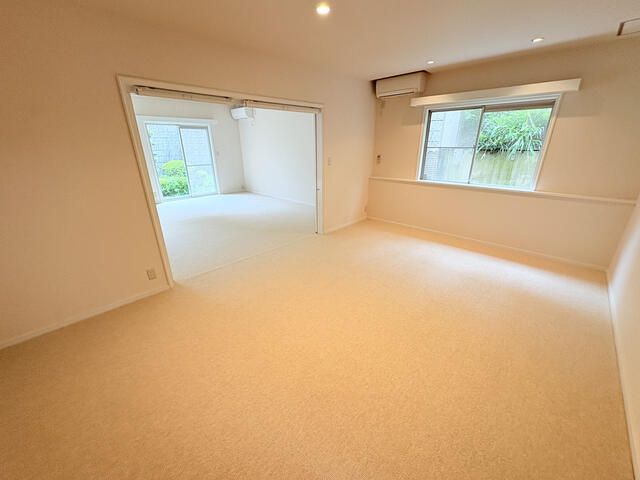 5LDK House for Rent in Takanawa, Minato-ku, Tokyo - Thumbnail 2