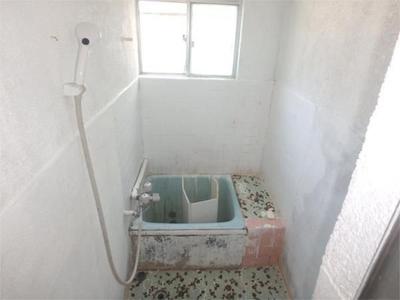 Ocean View House for Sale in Suzuka, Mie | 3DK on 147sqm Land — Toilet, Suzuka, Mie