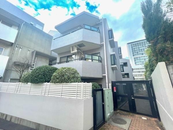 Sunray Hiroo Excellente 2DK Apartment for Sale in Shibuya, Tokyo - Thumbnail 3