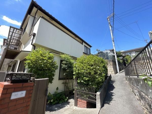 7K Wooden House on Corner Lot in Kure, Hiroshima | 990万円 - Main Image
