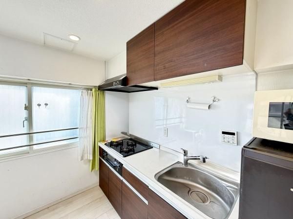 Asahi Sendagi Mansion 2DK Apartment for Sale in Bunkyo, Tokyo - Thumbnail 3