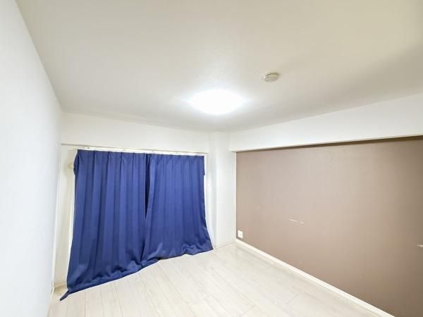 Asahi Sendagi Mansion 2DK Apartment for Sale in Bunkyo, Tokyo - Thumbnail 2