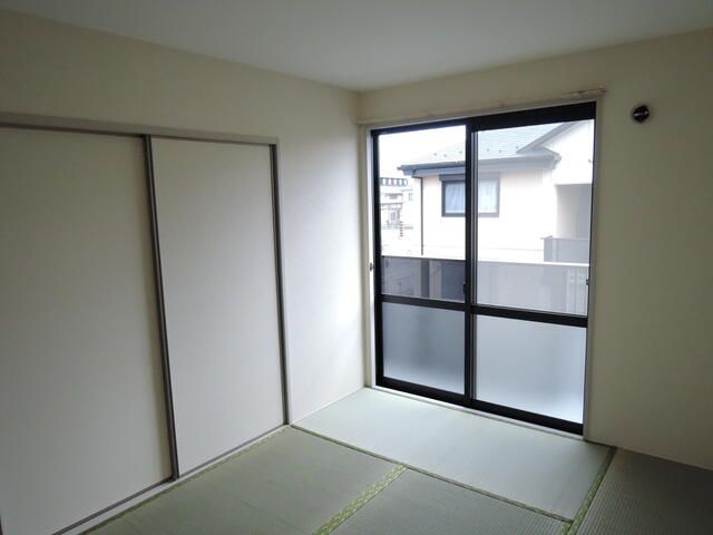 2DK Apartment for Rent in Togane, Chiba - 42.27 sqm - Thumbnail 2