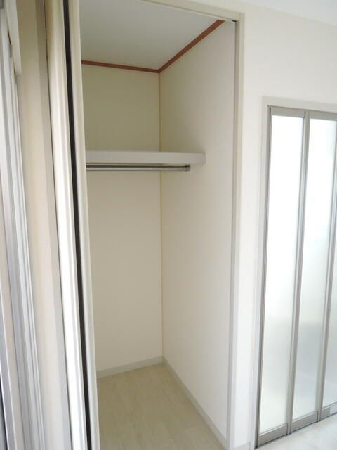 2DK Apartment for Rent in Togane, Chiba - 42.27 sqm - Thumbnail 3