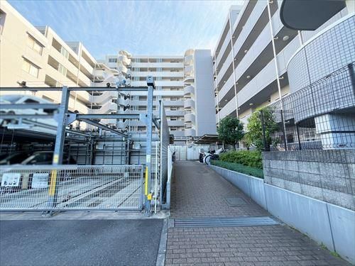 Renovated 3LDK Apartment in Nakano, Tokyo - Lions Stage Nakano Central - Thumbnail 4