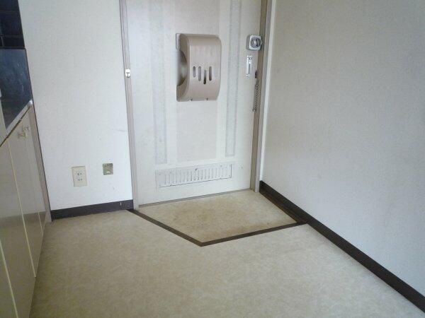 House Urban II 3DK Apartment for Rent in Fujikawaguchiko - Thumbnail 2