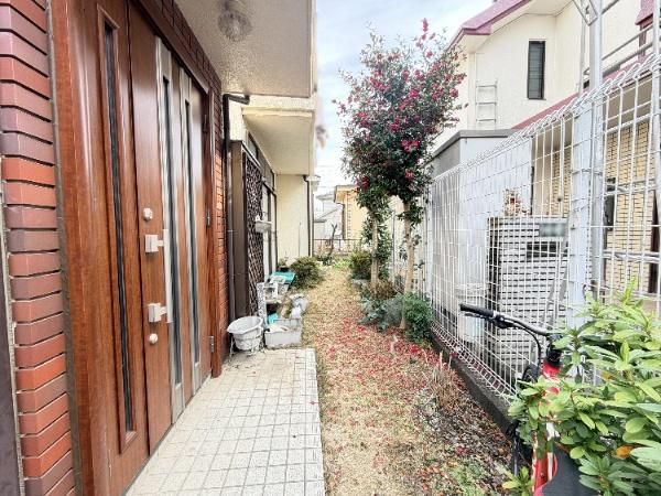 4DK House for Sale in Hino, Tokyo with 2 Car Spaces - Thumbnail 2