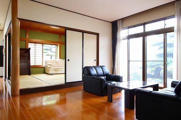 5LDK Detached House on 395sqm Corner Lot in Atsugi, Kanagawa - Thumbnail 2
