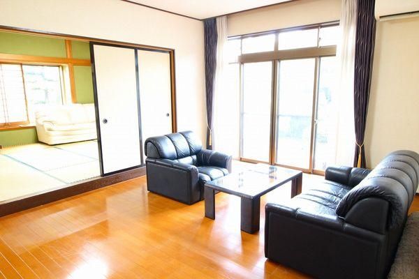 5LDK Detached House on 395sqm Corner Lot in Atsugi, Kanagawa - Thumbnail 3