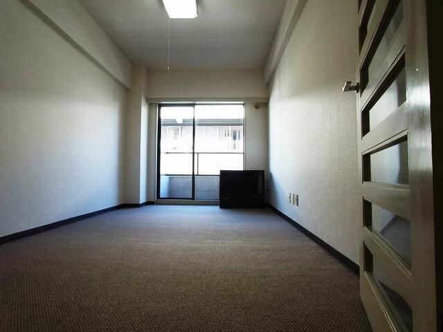 1K Apartment for Sale in Meguro Ward, Tokyo - Thumbnail 3