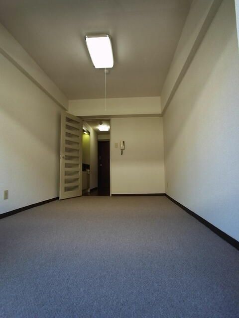 1K Apartment for Sale in Meguro Ward, Tokyo - Thumbnail 4