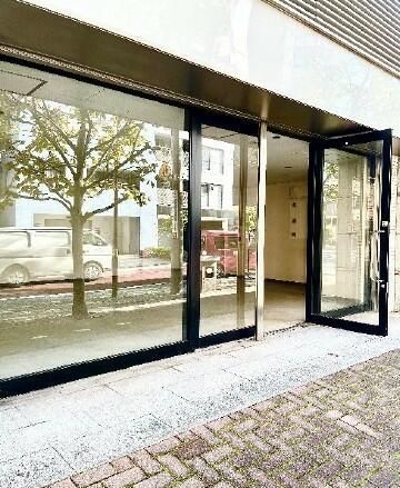 Street-Level Commercial Space for Rent in Bunkyo, Tokyo - Thumbnail 2