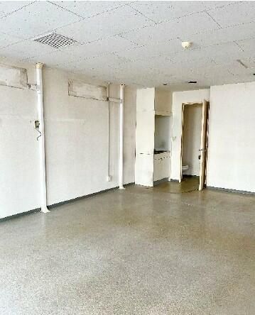 Street-Level Commercial Space for Rent in Bunkyo, Tokyo - Thumbnail 4