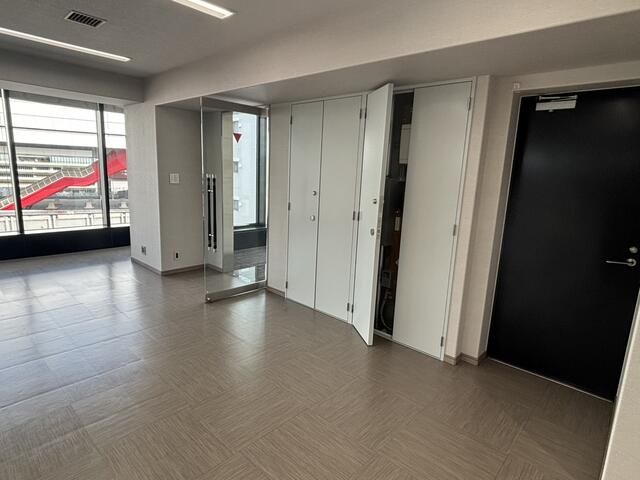 Modern Office for Rent in Sumida, Tokyo - Gaisen Center Building - Thumbnail 2