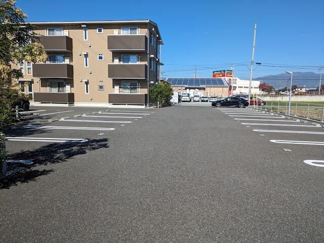 Parking Space for Rent in Kofu, Yamanashi - 3,300 Yen/Month - Thumbnail 2