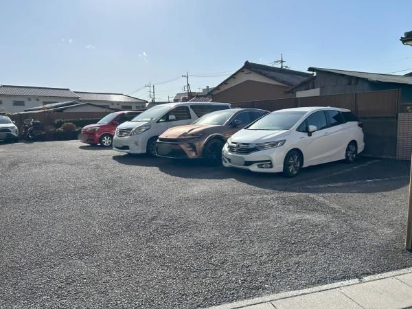 Belheim Nakauwa 2LDK Apartment with Garden in Saitama - Thumbnail 4