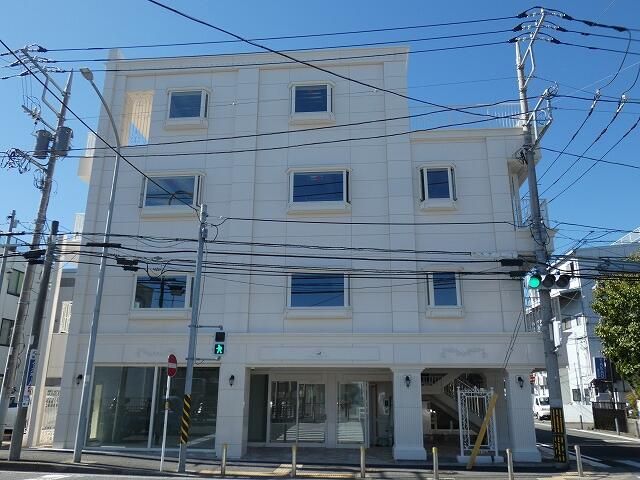 Modern Office for Rent in Kohoku Ward, Yokohama - Thumbnail 3