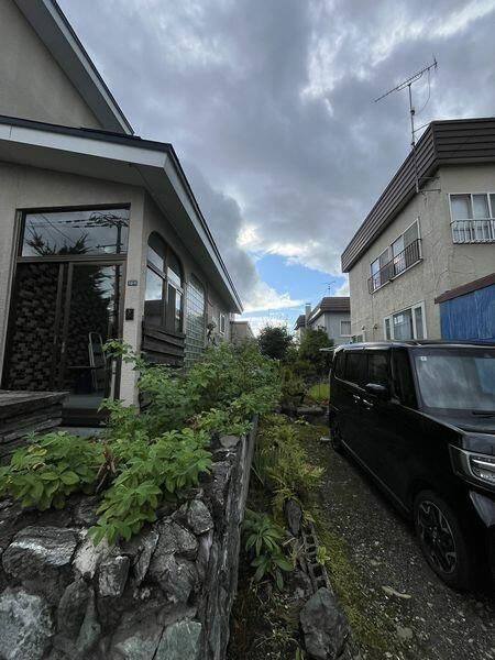 1976 3LDK House on 215㎡ Corner Lot in Sapporo's Fujino - Main Image