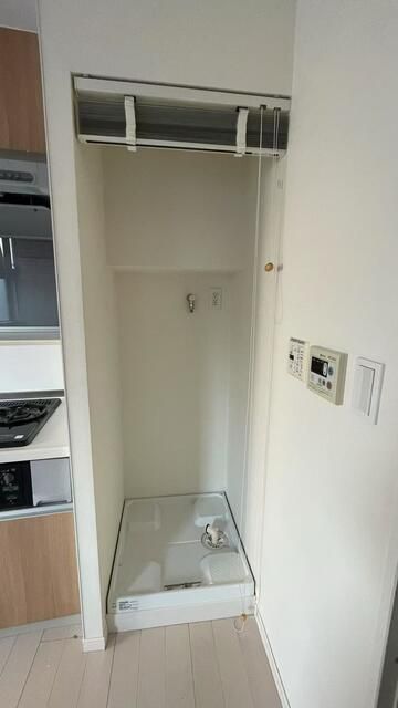1LDK Apartment for Sale Near Meguro Station, Shinagawa, Tokyo - Thumbnail 4