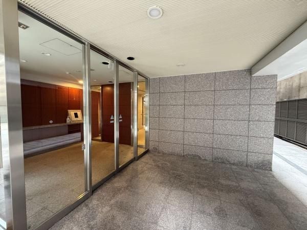 3LDK Apartment for Sale in Chiyoda Ward, Tokyo - Thumbnail 3