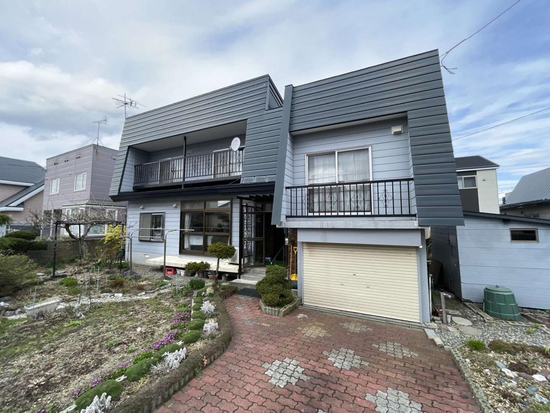 4LDK House for Sale in Eniwa, Hokkaido with Large Garden - Image 7