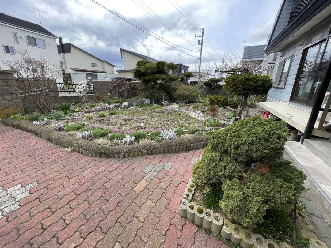 4LDK House for Sale in Eniwa, Hokkaido with Large Garden - Image 11