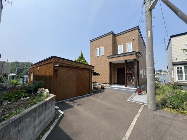 4LDK House in Sapporo Toyohira-ku with Garden and Underfloor Heating - Image 11