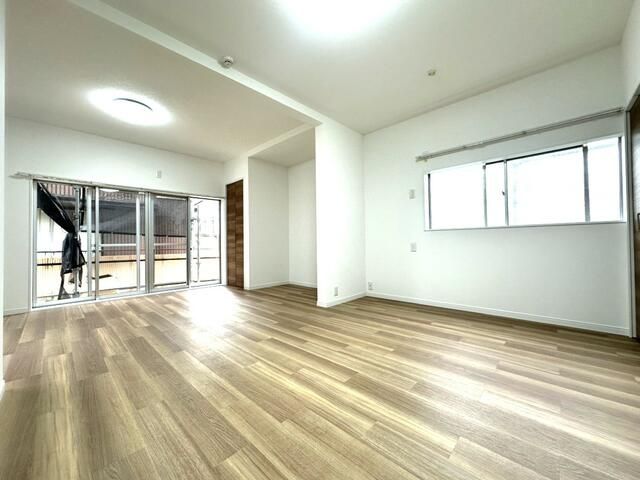 2LDK House for Sale in Urayasu, Chiba with Spacious Living Area - Image 22