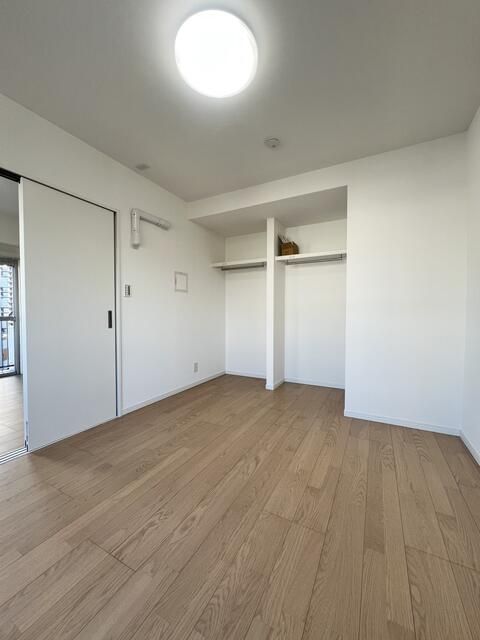 1LDK Corner Apartment for Sale in Meguro, Tokyo - Thumbnail 4