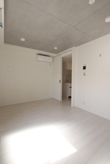 Modern 1K Apartment for Rent in Shinjuku, Tokyo - REVERE RESIDENCE - Thumbnail 4
