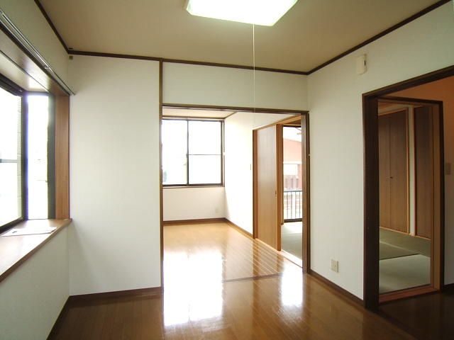 2DK Apartment for Rent in Nishi-ku, Niigata - 47.74 sqm - Thumbnail 2