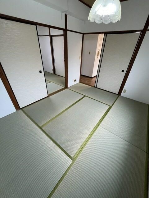 2DK Apartment for Rent in Isogo-ku, Yokohama - Thumbnail 3