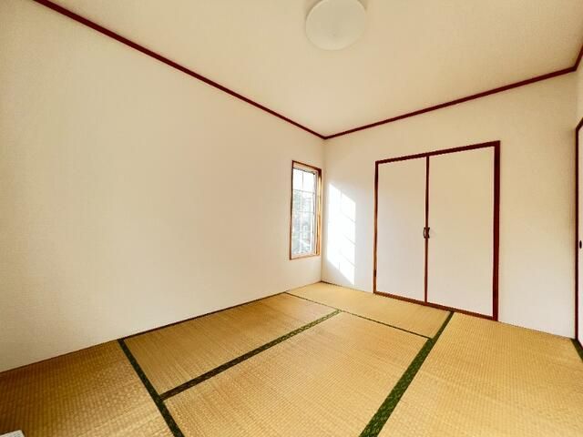 5LDK House for Sale in Sapporo's Minami Ward with Free Parking - Thumbnail 4