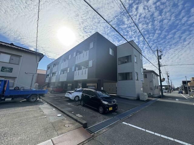 16-Unit Apartment Building for Sale in Kanazawa, Ishikawa - Thumbnail 2
