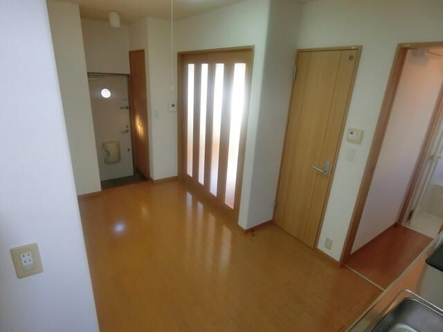 2DK Apartment for Rent near Narita Station, Chiba - Thumbnail 2
