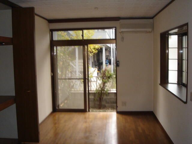 1DK Apartment Near Kokubunji Station, Tokyo - Thumbnail 2