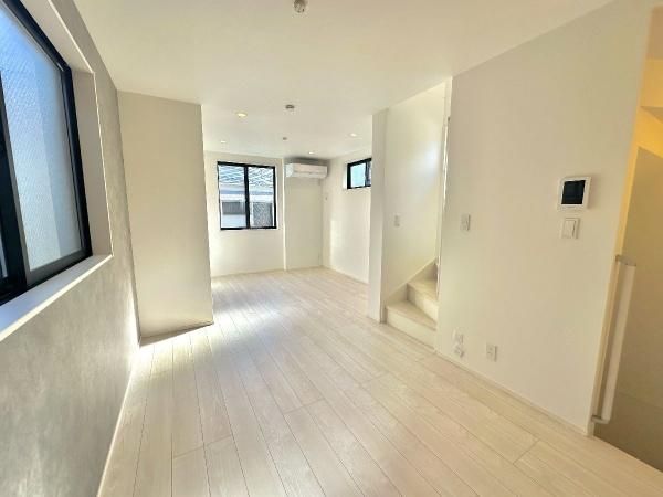 New 2025 1SLDK Wooden House in Taito, Tokyo | 76.16 sqm - Thumbnail 3