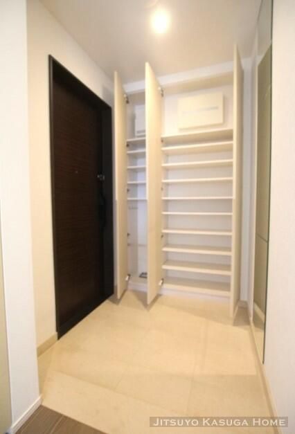 Luxury 2LDK High-Rise Condo in Chiyoda, Tokyo | 95.98㎡ - Thumbnail 3