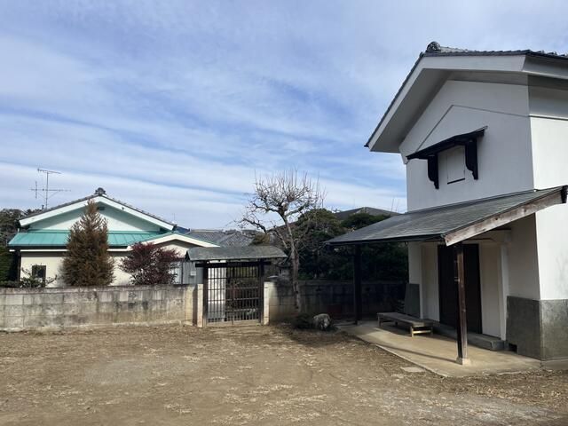 3DK House with Large Garden and 3 Car Parks in Ome, Tokyo - Thumbnail 3