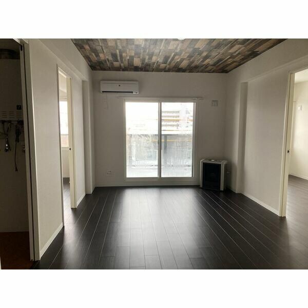 New 3LDK Apartment for Rent in Sapporo, Near Shindō-Higashi Station - Thumbnail 2