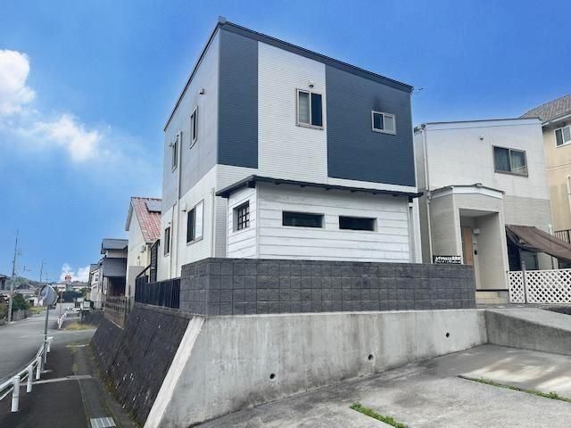 4DK Detached House for Sale in Shunan, Yamaguchi - Corner Lot - Thumbnail 2